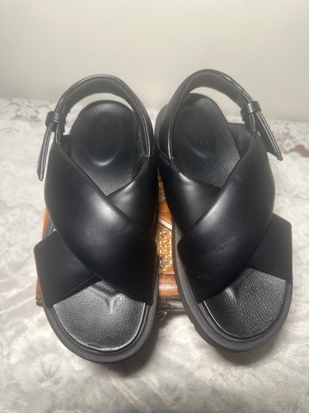 Uniqlo Black Cross Strap Sandals